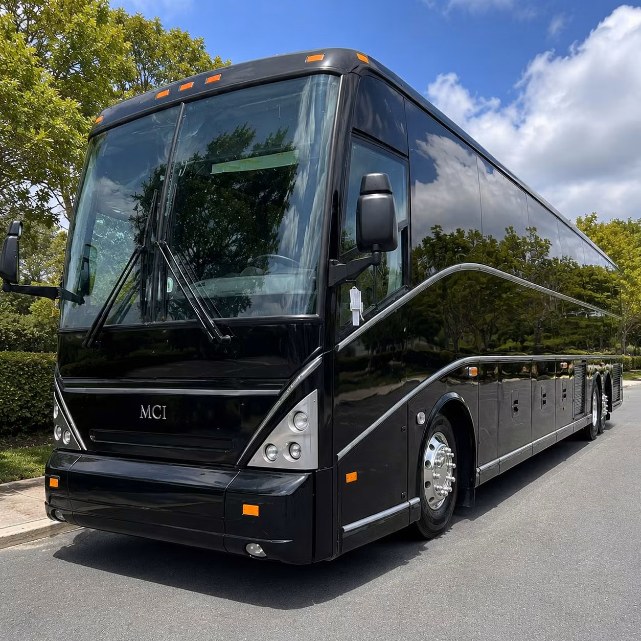 shuttle buses for corporate events at legoland florida and chain of lakes complex